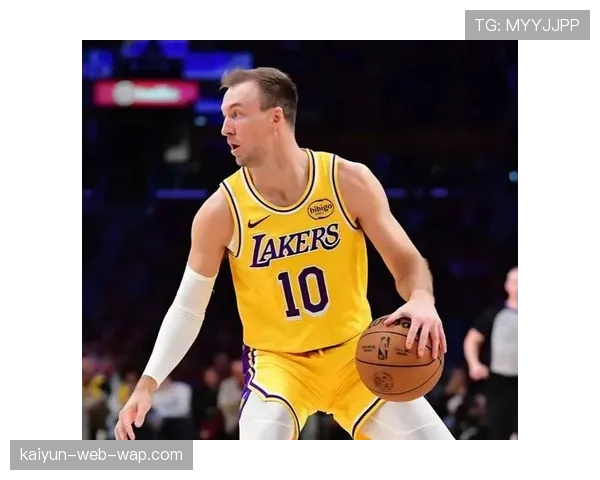 湖人新援肯纳德三分命中率44.6%，28助攻仅4失误显组织能力